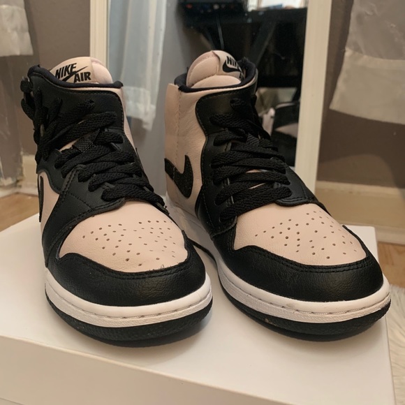 Women’s Air Jordan 1 Rebel - Picture 2 of 10